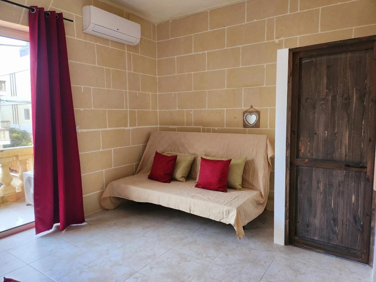 Palm Court Apartment Xlendi Exteriör bild